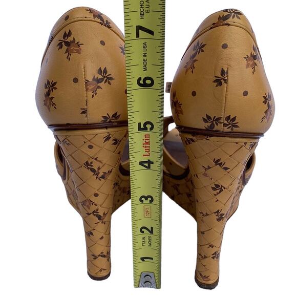 Bottega Veneta 37 Woven Floral Leather Wedge Sandals - Picture 10 of 12